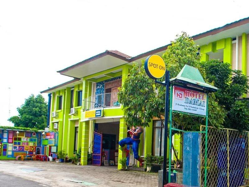 The Paragon Hotel Cilacap Redpartner Exterior foto