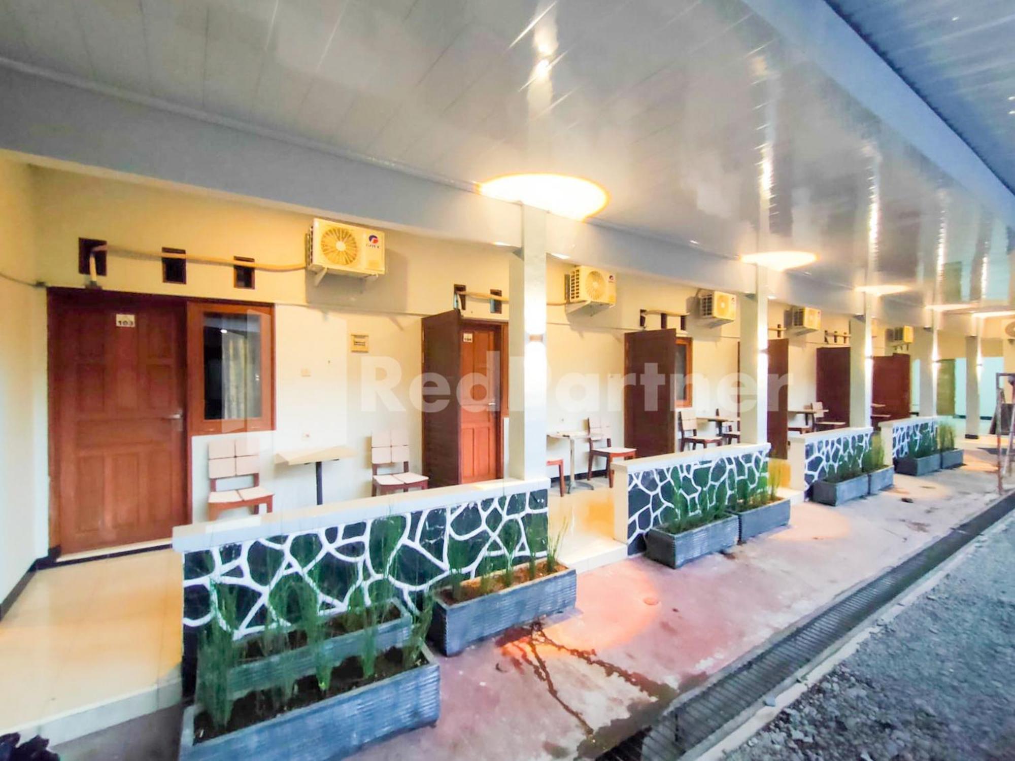The Paragon Hotel Cilacap Redpartner Exterior foto